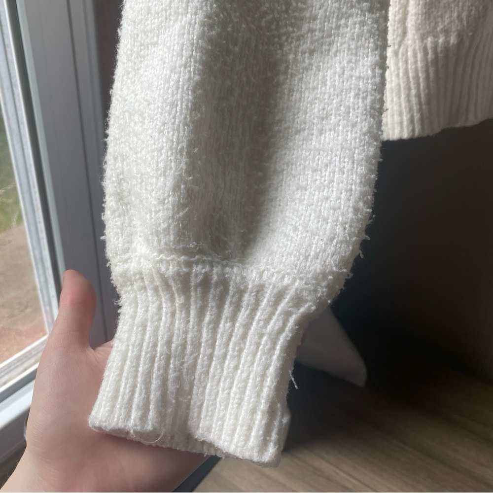 Cozy White Cable Knit Sweater - Picture 4 of 6